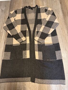 Joseph A. Heathered Beige and Charcoal Knit Cardigan